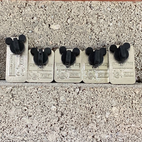 Disney Trading Pins - Picture 7 of 7